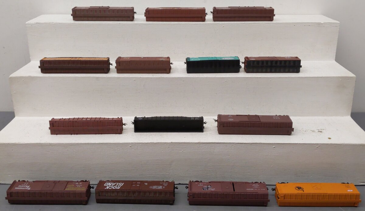 Athearn & Others HO Scale Assorted Freight Cars; 53032, 262953, 41010, [14] VG