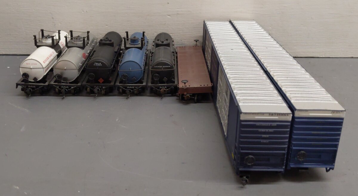 HO Scale Assorted Freight Cars [8] VG