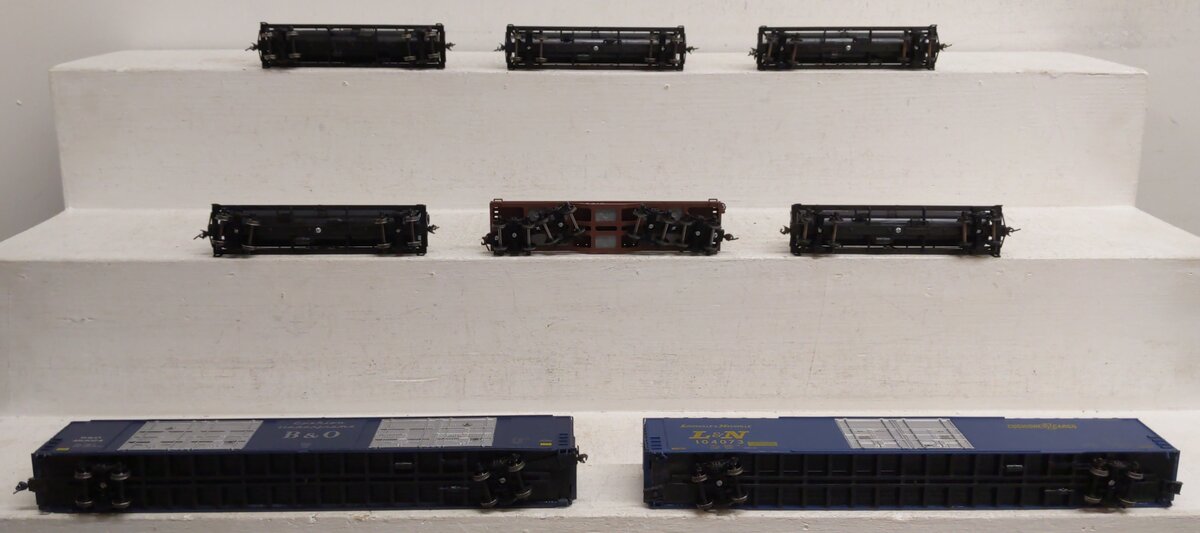 HO Scale Assorted Freight Cars [8] VG