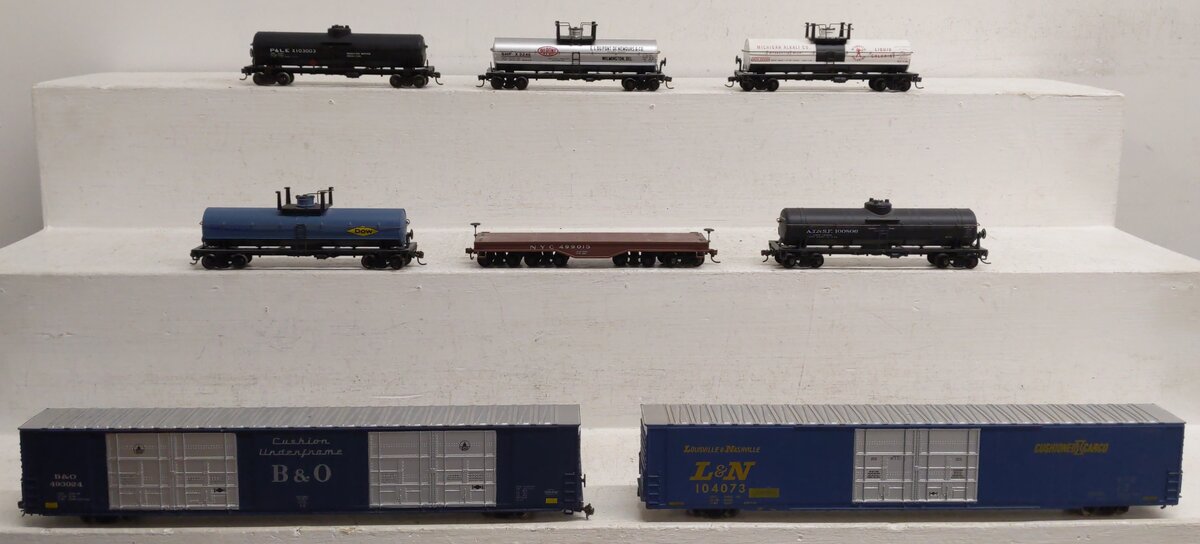 HO Scale Assorted Freight Cars [8] VG