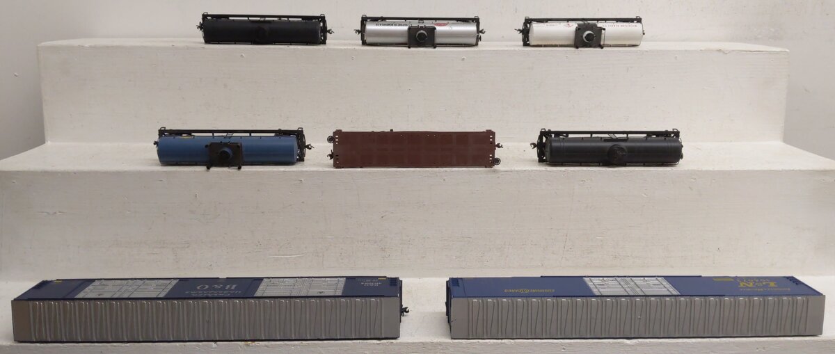 HO Scale Assorted Freight Cars [8] VG
