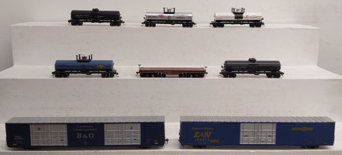 HO Scale Assorted Freight Cars [8] VG