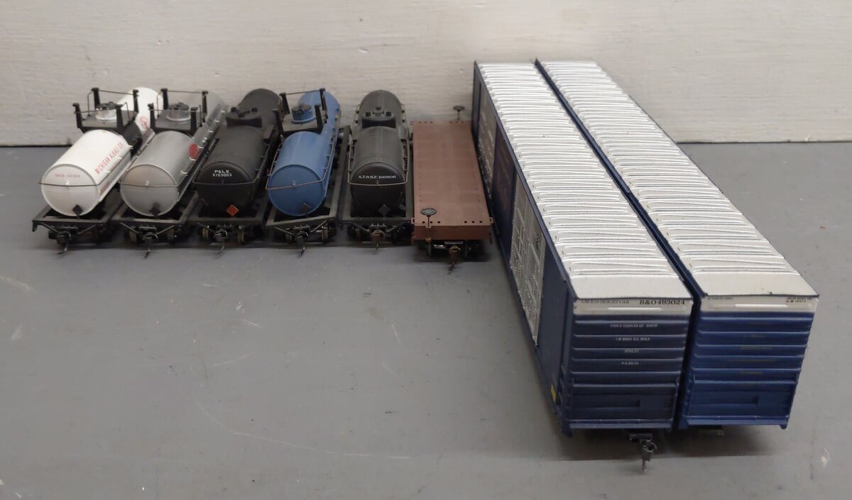 HO Scale Assorted Freight Cars [8] VG