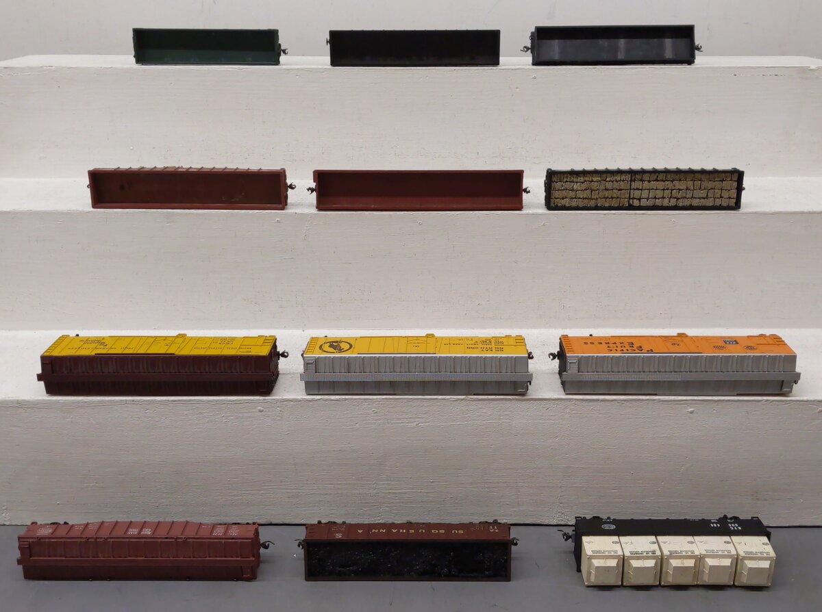 Life Like, Revell & Other HO Scale Freight Cars [12] VG