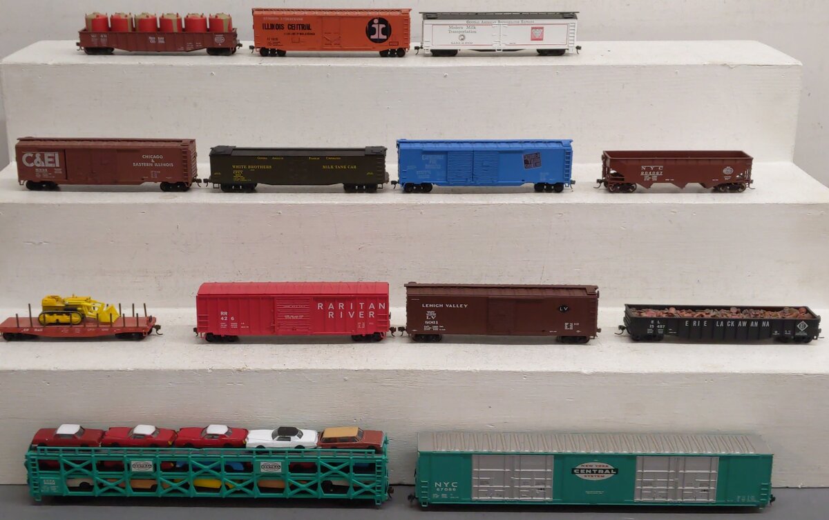 Athearn & Others HO Scale Assorted Freight Cars; 905354, 904097, 15487, [13] VG