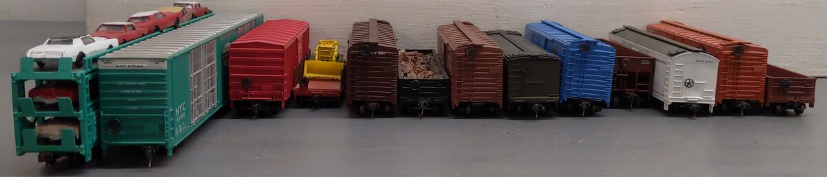 Athearn & Others HO Scale Assorted Freight Cars; 905354, 904097, 15487, [13] VG