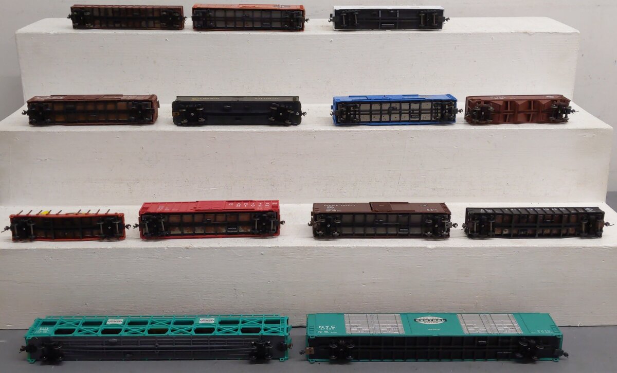 Athearn & Others HO Scale Assorted Freight Cars; 905354, 904097, 15487, [13] VG