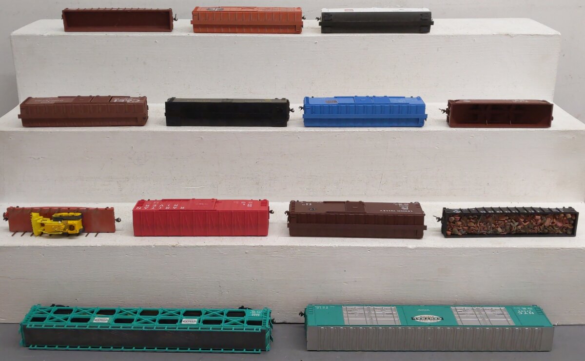 Athearn & Others HO Scale Assorted Freight Cars; 905354, 904097, 15487, [13] VG