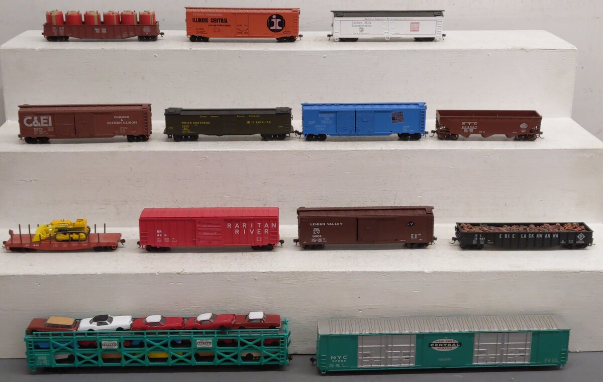 Athearn & Others HO Scale Assorted Freight Cars; 905354, 904097, 15487, [13] VG