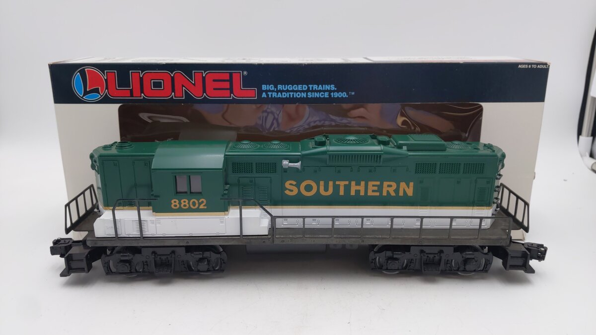 Lionel 6-18802 O Gauge Southern GP-9 Diesel Locomotive #8802 VG/Box