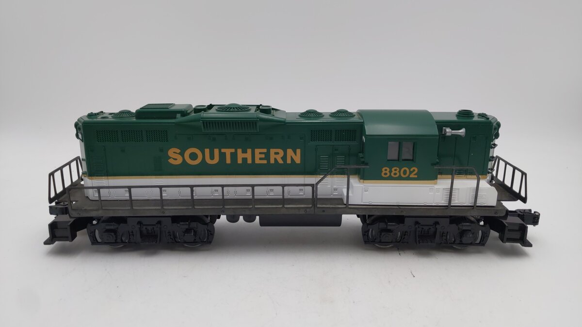 Lionel 6-18802 O Gauge Southern GP-9 Diesel Locomotive #8802 VG/Box