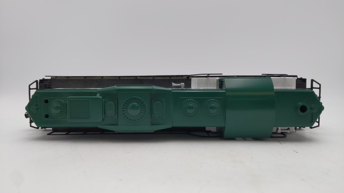 Lionel 6-18802 O Gauge Southern GP-9 Diesel Locomotive #8802 VG/Box