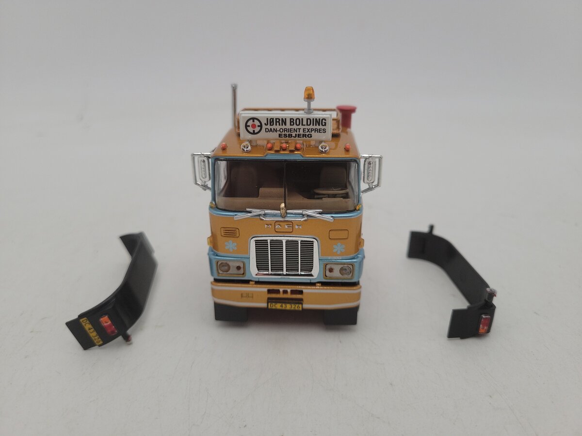 Tekno 71566 1:50 Scale Mack F700 (6 x 4) Solo Tractor Unit 