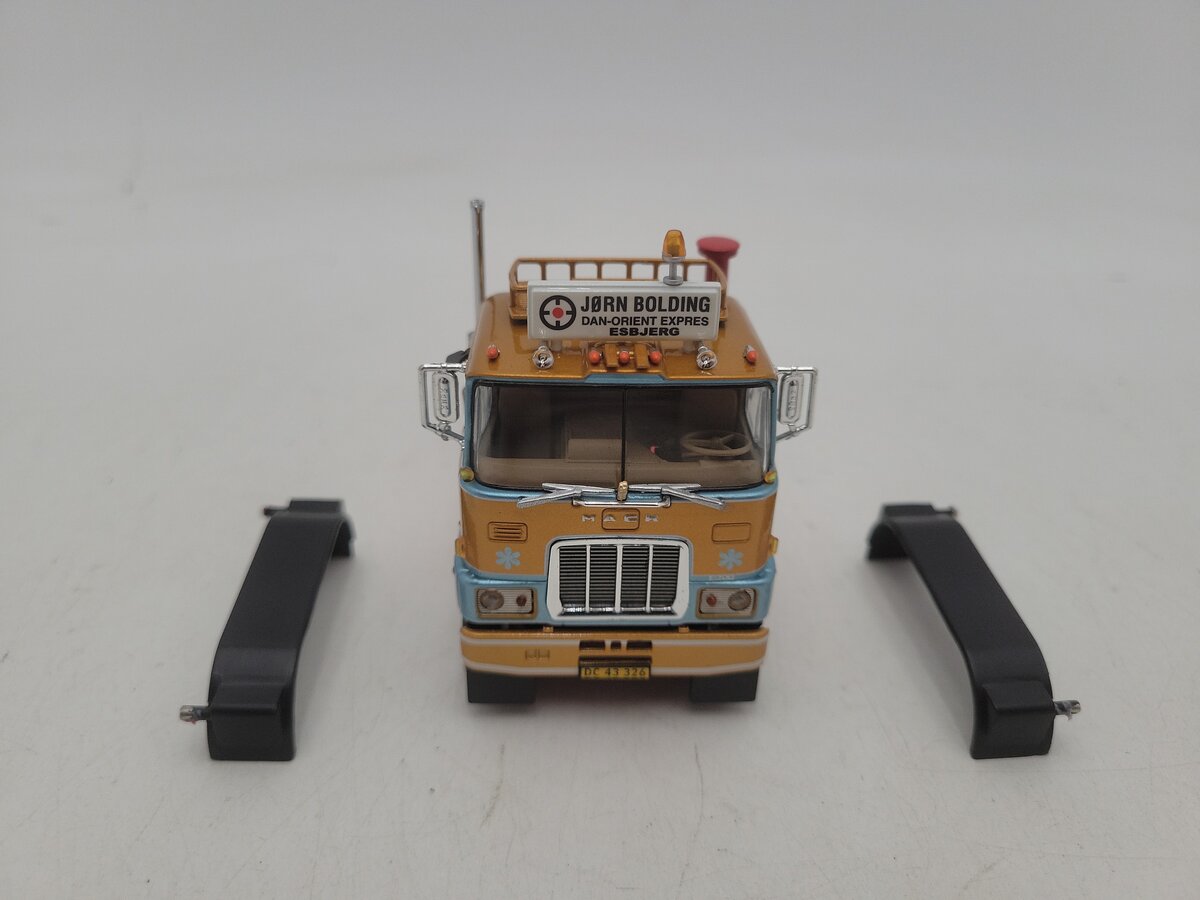 Tekno 71566 1:50 Scale Mack F700 (6 x 4) Solo Tractor Unit 
