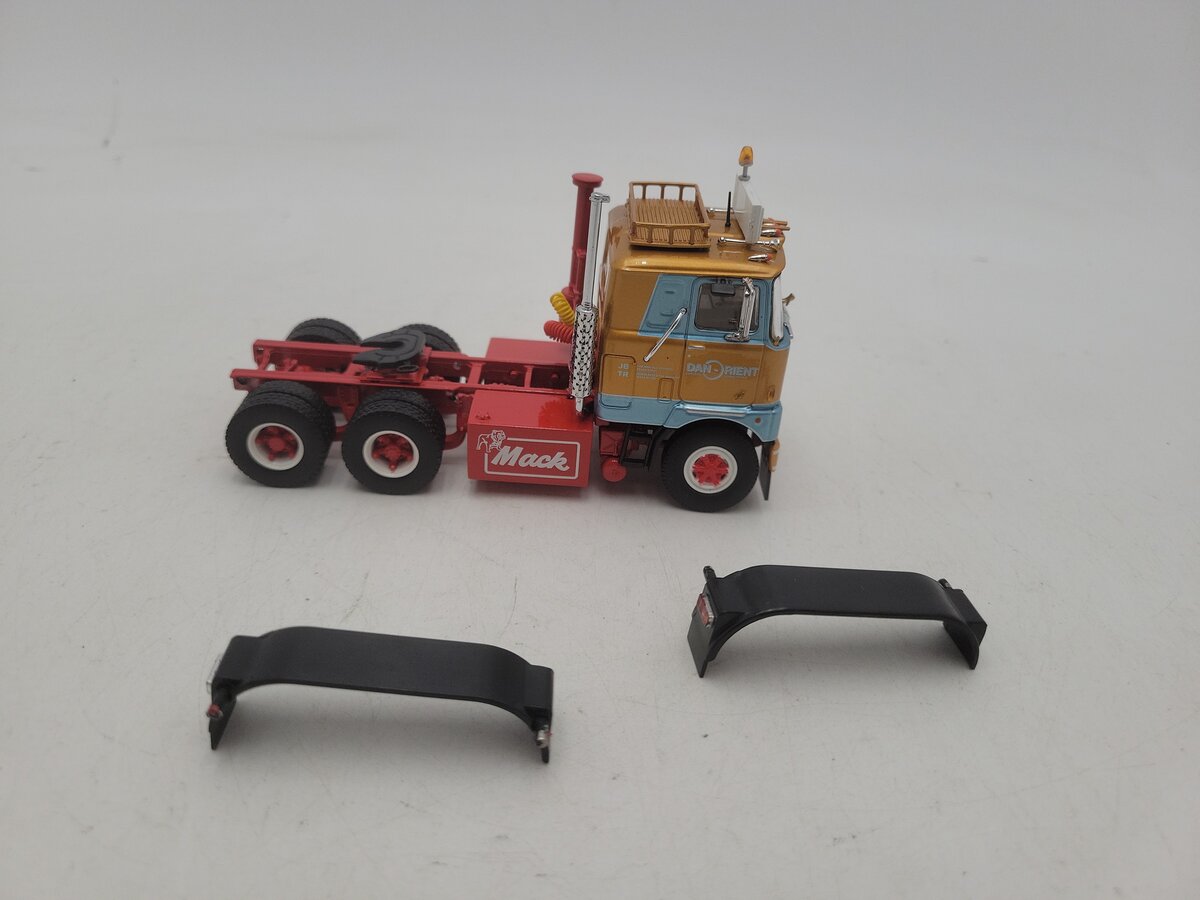 Tekno 71566 1:50 Scale Mack F700 (6 x 4) Solo Tractor Unit 