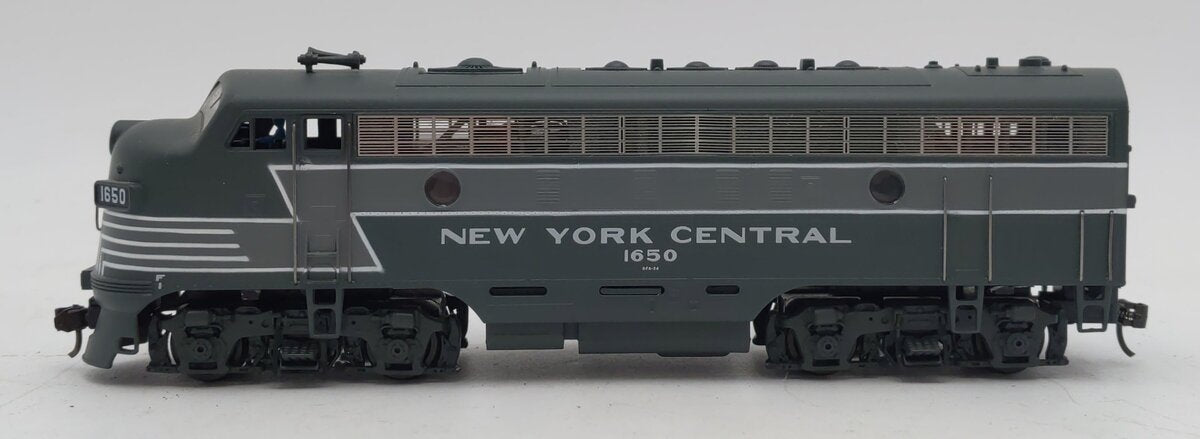 MRC CB105-F7A HO Scale New York Central F7A Diesel Locomotive #1650 EX