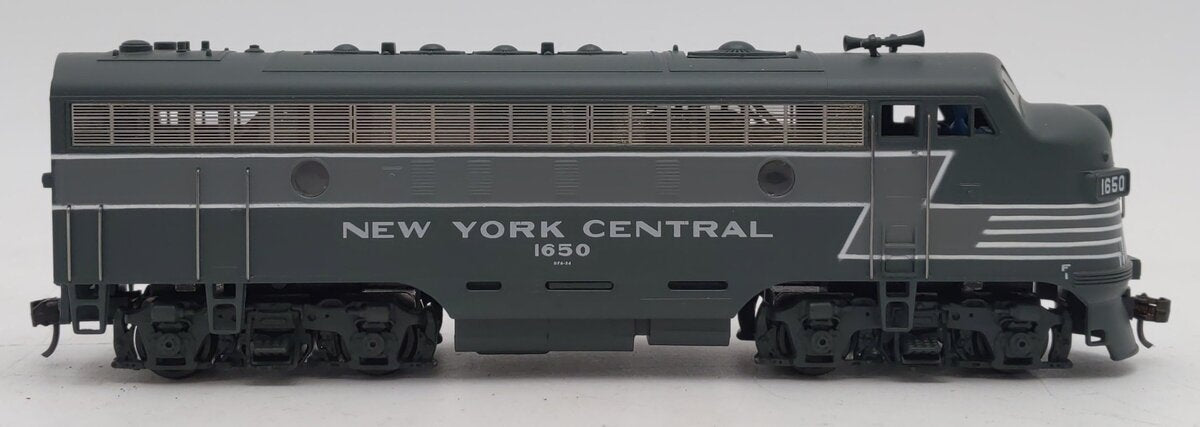 MRC CB105-F7A HO Scale New York Central F7A Diesel Locomotive #1650 EX