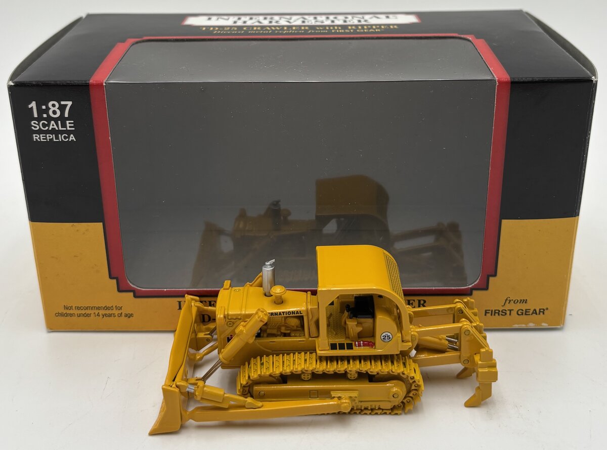 First Gear 80-0303 1:87 Scale TD-25 International Harvester Crawler W/Ripper LN/Box