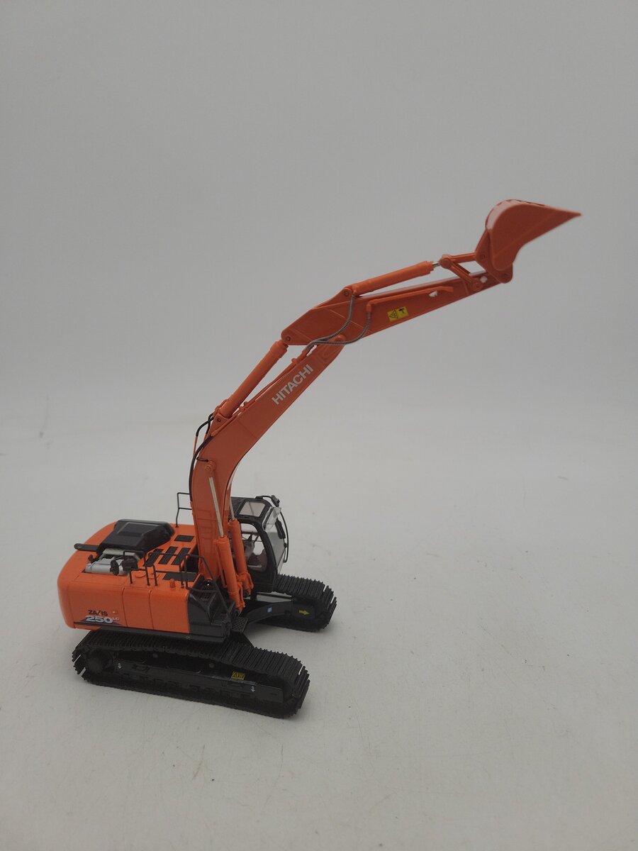 TMC ZX250 1:50 Scale Hitachi LC-6 Hydraulic Excavator VG/Box