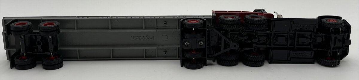 Corgi 55610 1:50 Scale Diecast Diamond T980 Wrecker & Trailer with Pipes LN/Box