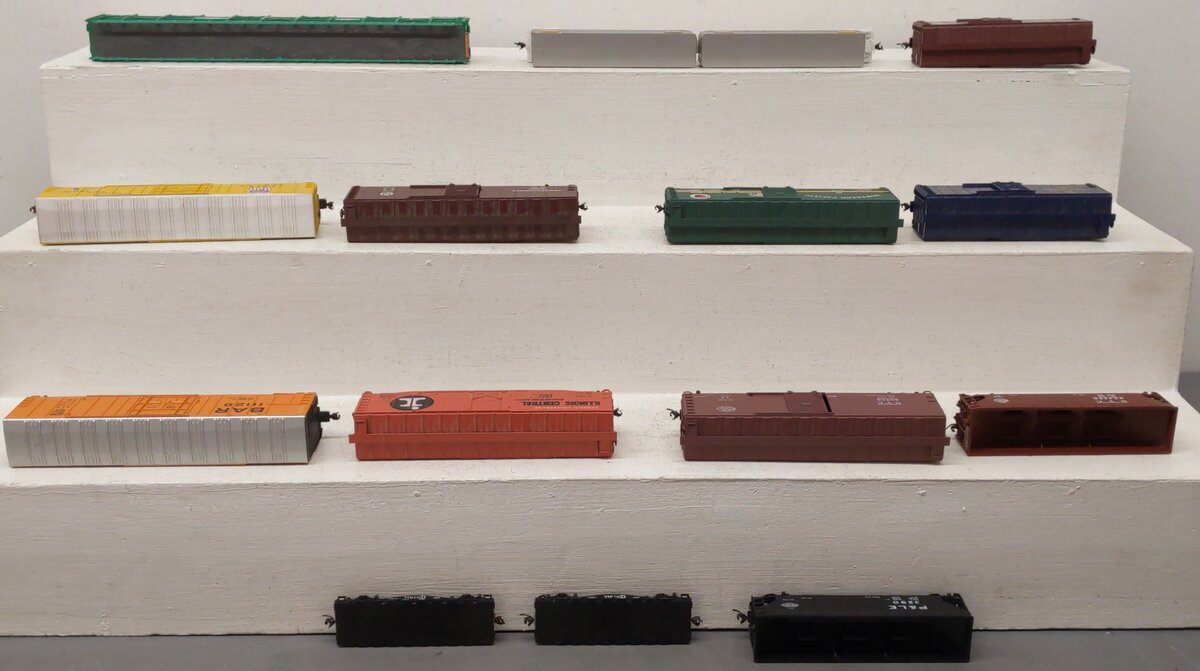 Bachmann & Others HO Scale Assorted Freight Cars; 11128, 905354, 504228 [14] VG