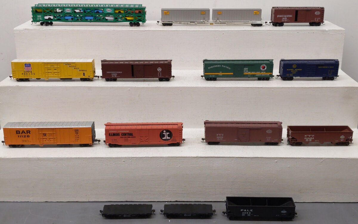 Bachmann & Others HO Scale Assorted Freight Cars; 11128, 905354, 504228 [14] VG