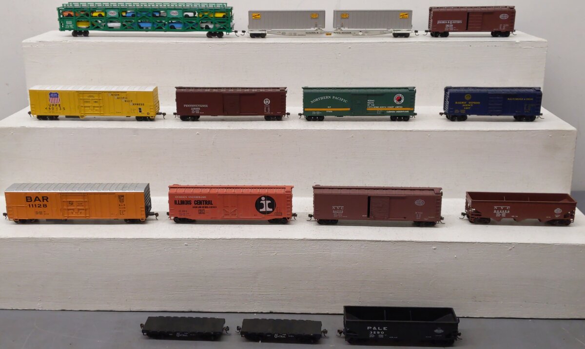 Bachmann & Others HO Scale Assorted Freight Cars; 11128, 905354, 504228 [14] VG