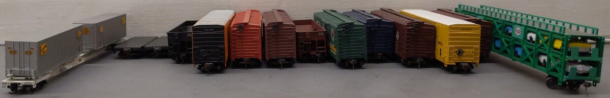 Bachmann & Others HO Scale Assorted Freight Cars; 11128, 905354, 504228 [14] VG