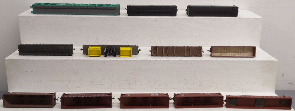 Revell & Others HO Scale Assorted Freight Cars; 905534, 4052, 5019, 6087, [12] VG