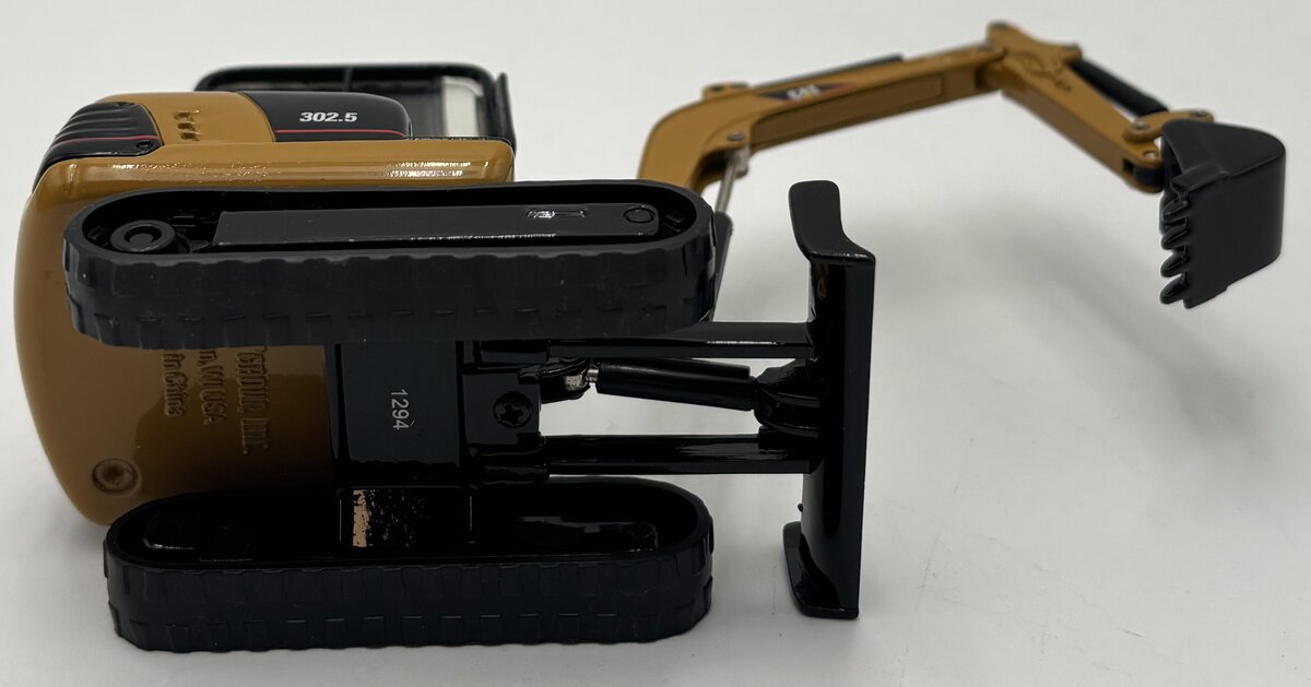 Norscot 55085 1:32 Diecast Caterpillar 302.5 Mini-Hydraulic Excavator w/Tools LN/Box