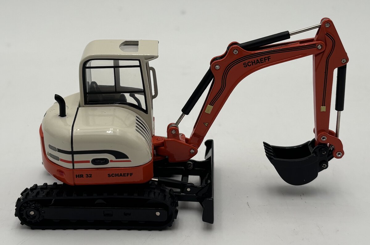 Brami Modell 1:50 Schaeff Terex HR32 Excavator LN/Box