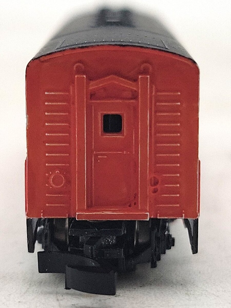 Micro-Trains Custom Z Scale Non-Powered F7 Dummy B-Unit Locomotive/Box