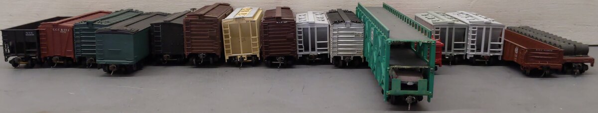 Bachmann & Others HO Scale Assorted Freight Cars: [16] VG