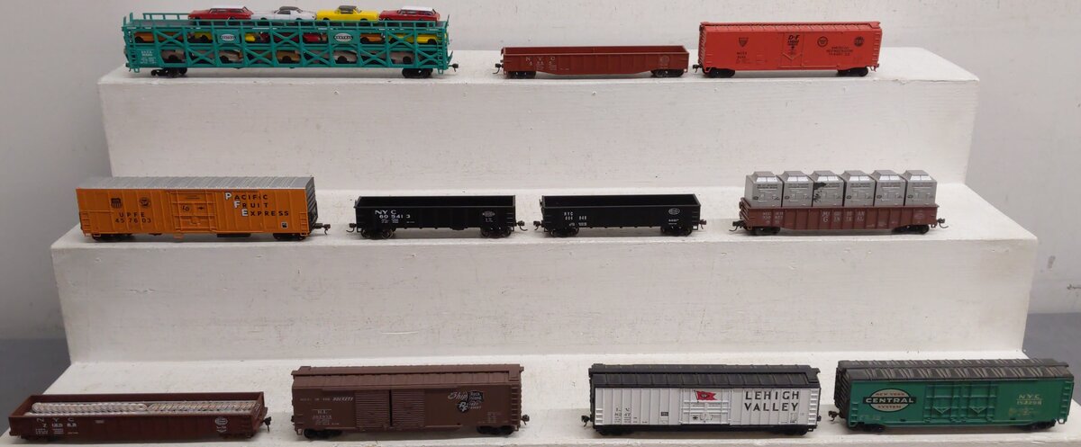 Bachmann & Others HO Scale Assorted Freight Cars; [11] VG
