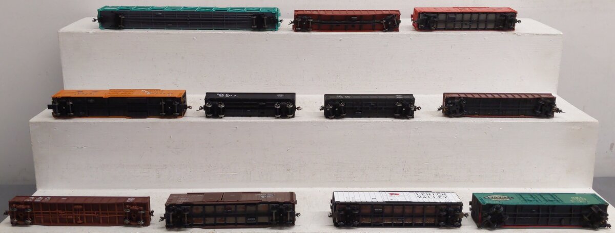 Bachmann & Others HO Scale Assorted Freight Cars; [11] VG