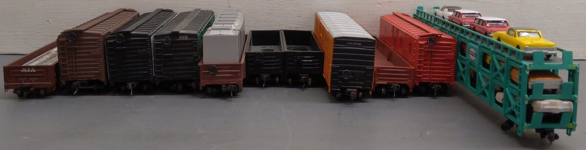 Bachmann & Others HO Scale Assorted Freight Cars; [11] VG