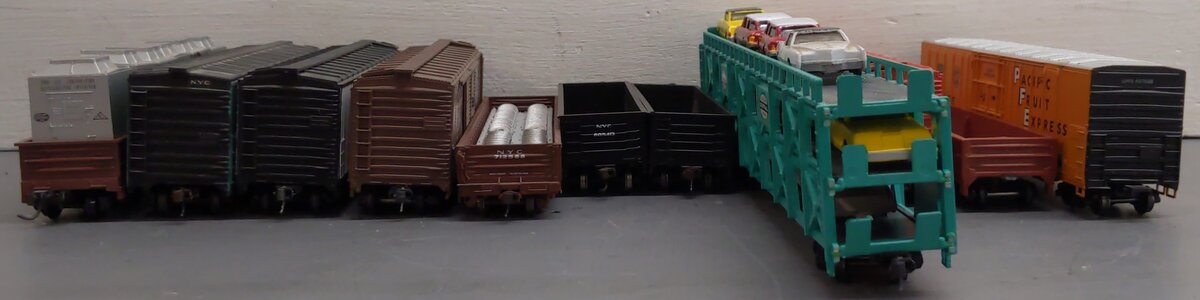 Bachmann & Others HO Scale Assorted Freight Cars; [11] VG