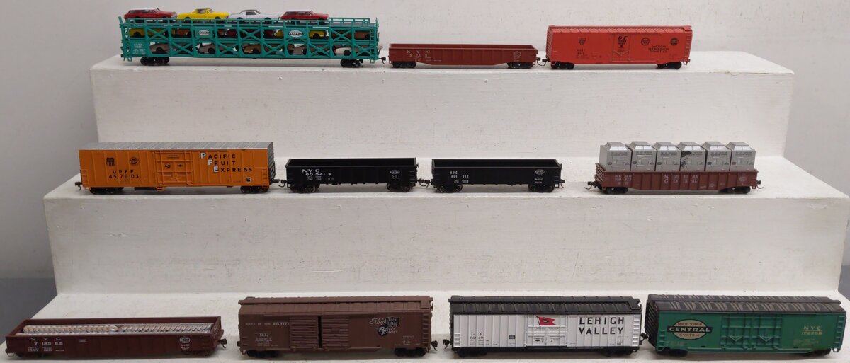 Bachmann & Others HO Scale Assorted Freight Cars; [11] VG