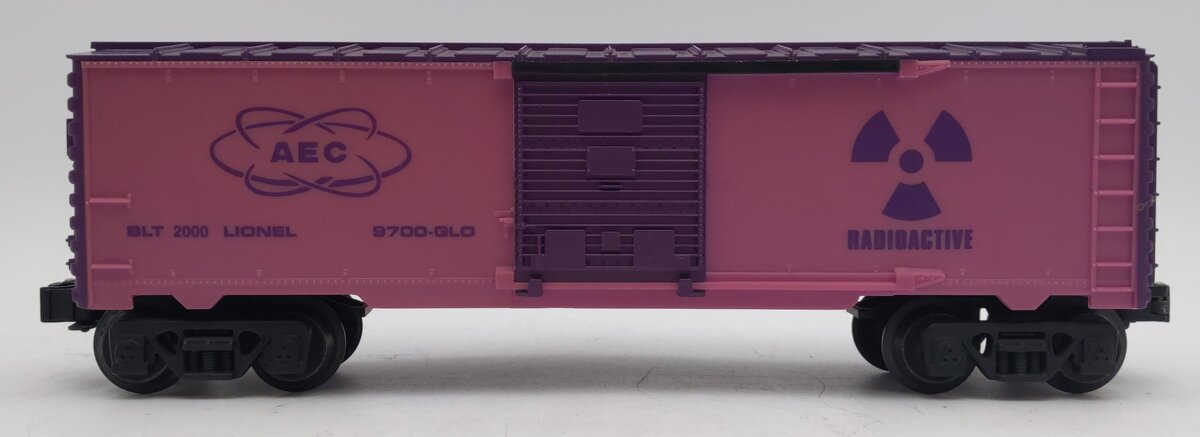 Lionel 6-26271 O Gauge AEC Glow in the Dark Purple Boxcar EX/Box