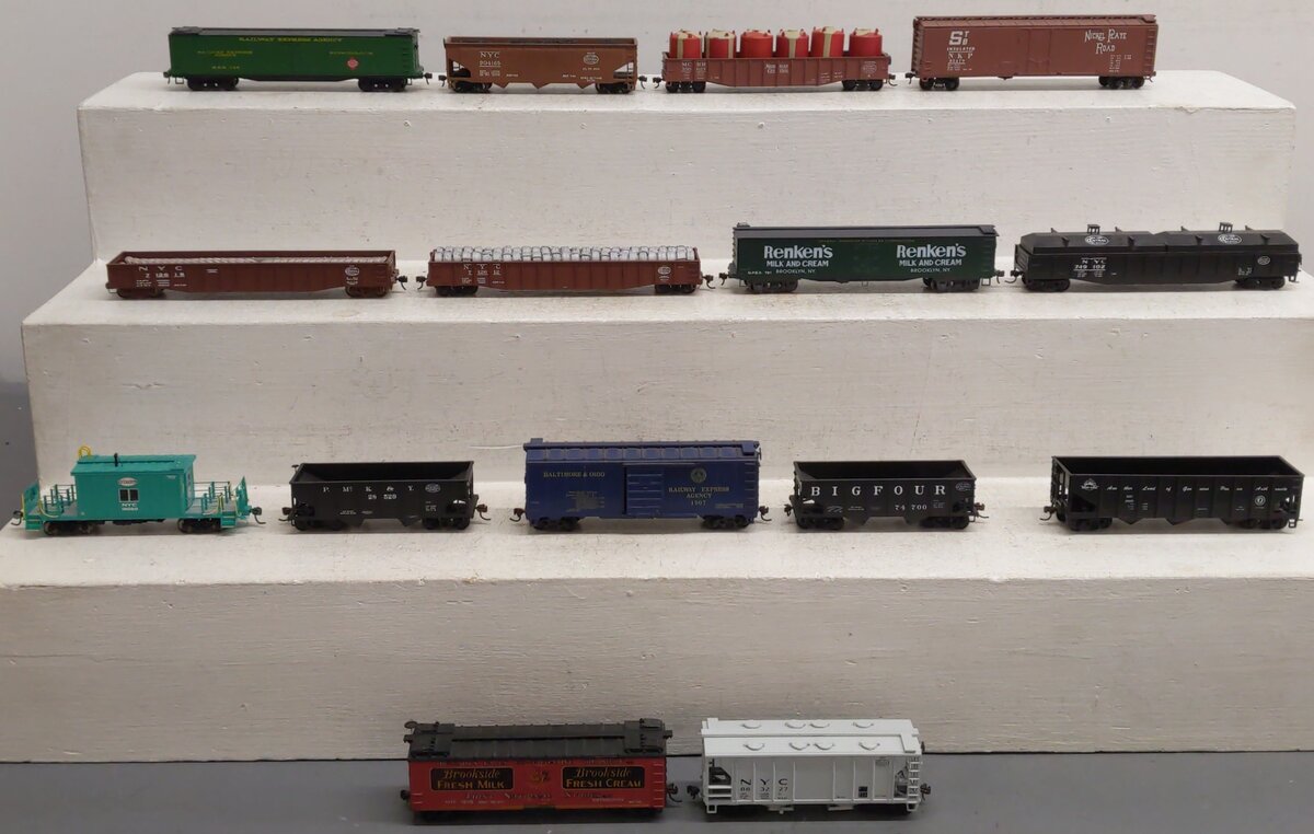 Roundhouse & Others HO Scale Assorted Freight Cars [15] VG