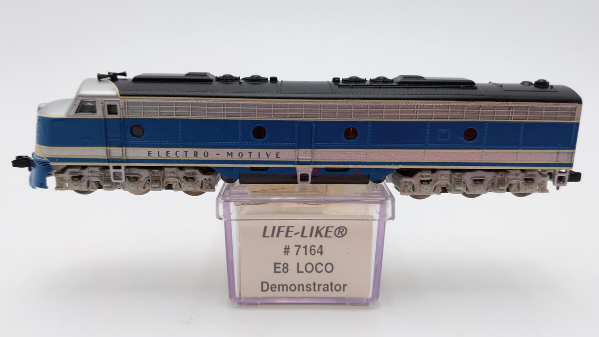 Life Like 7164 N Electro-Motive Demonstrator E-8 Diesel Locomotive EX/Box