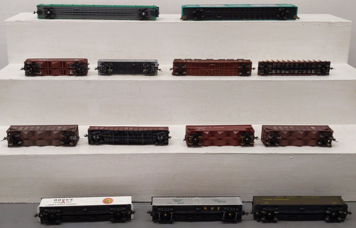 Athearn & Others HO Scale Assorted Freight Cars; [13] VG