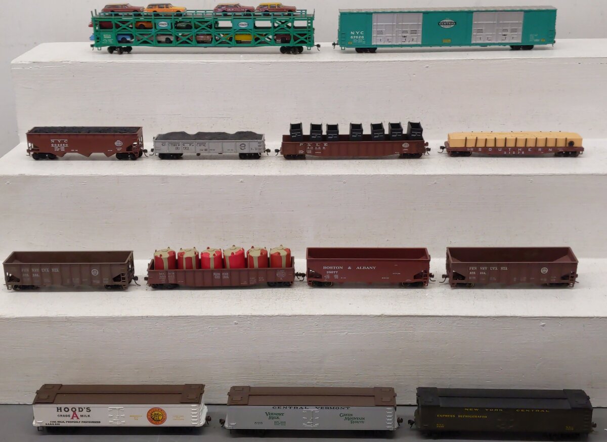 Athearn & Others HO Scale Assorted Freight Cars; [13] VG