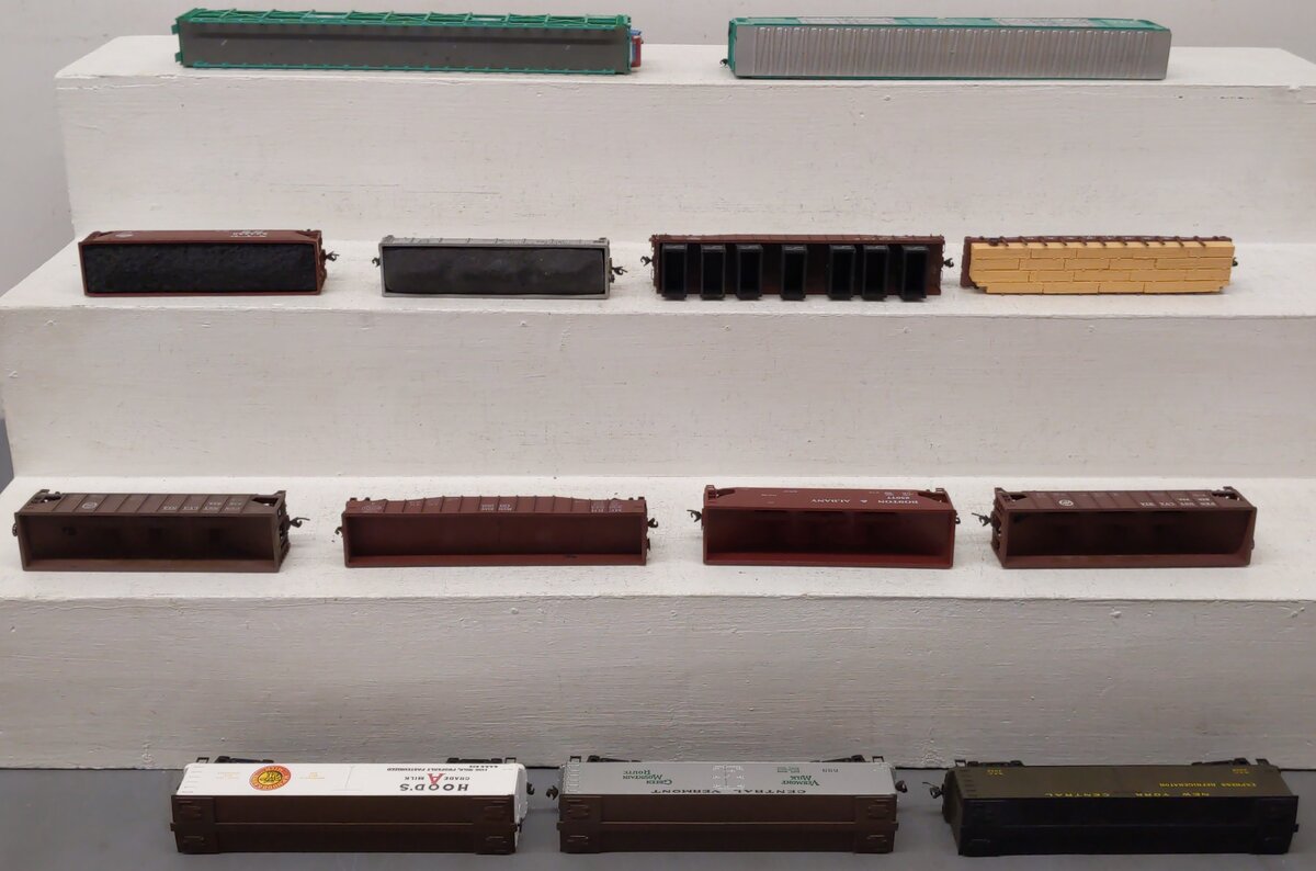 Athearn & Others HO Scale Assorted Freight Cars; [13] VG