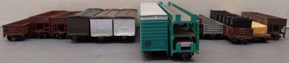 Athearn & Others HO Scale Assorted Freight Cars; [13] VG