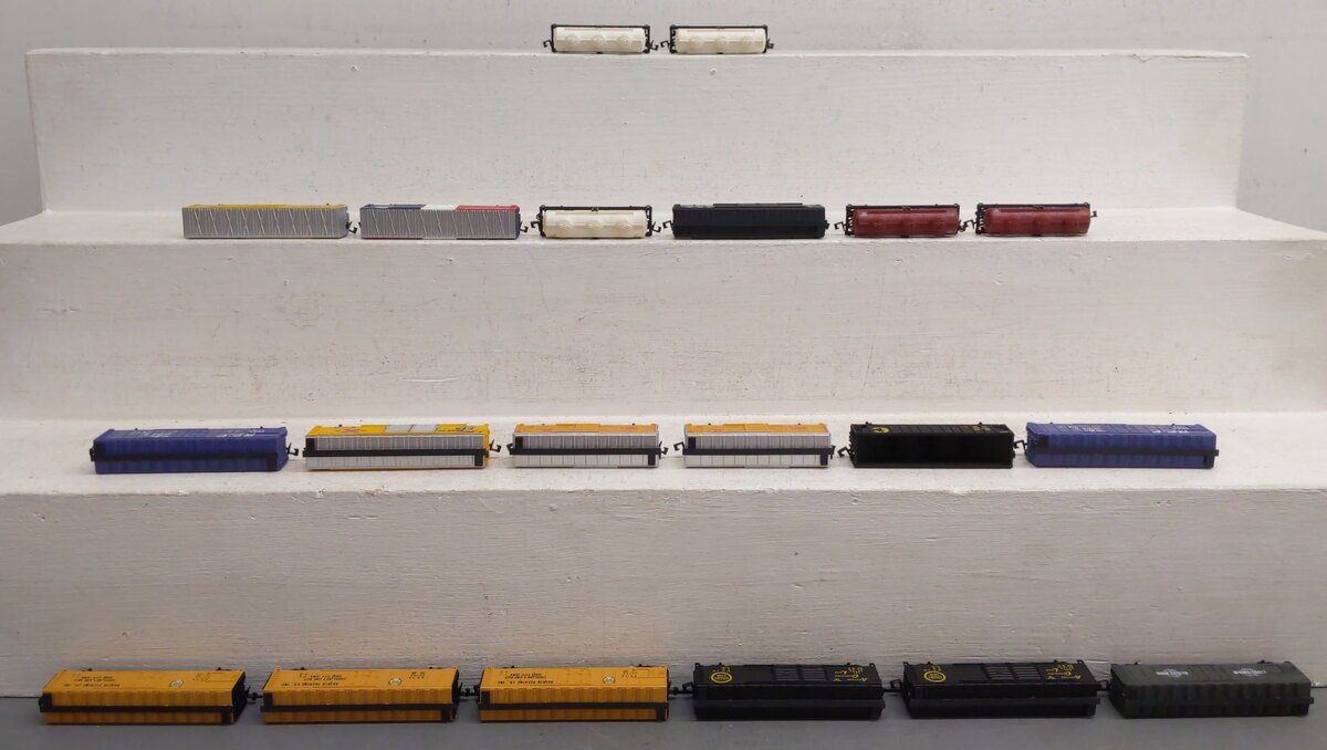 Life Like Assorted N Scale Freight Cars [20] EX/Box