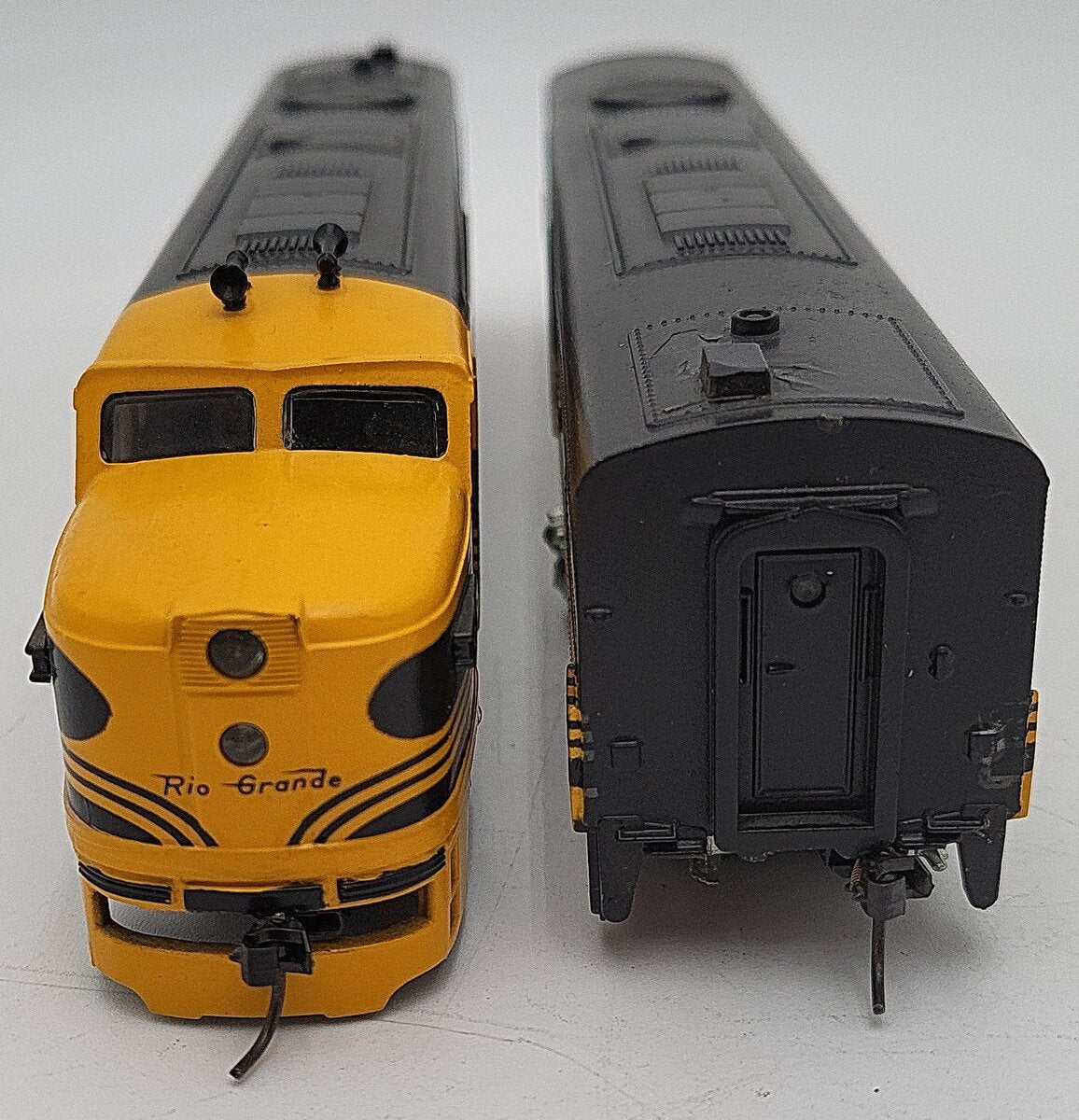 Athearn HO Custom Painted Rio Grande Diesel A/B Powered Locomotives #601