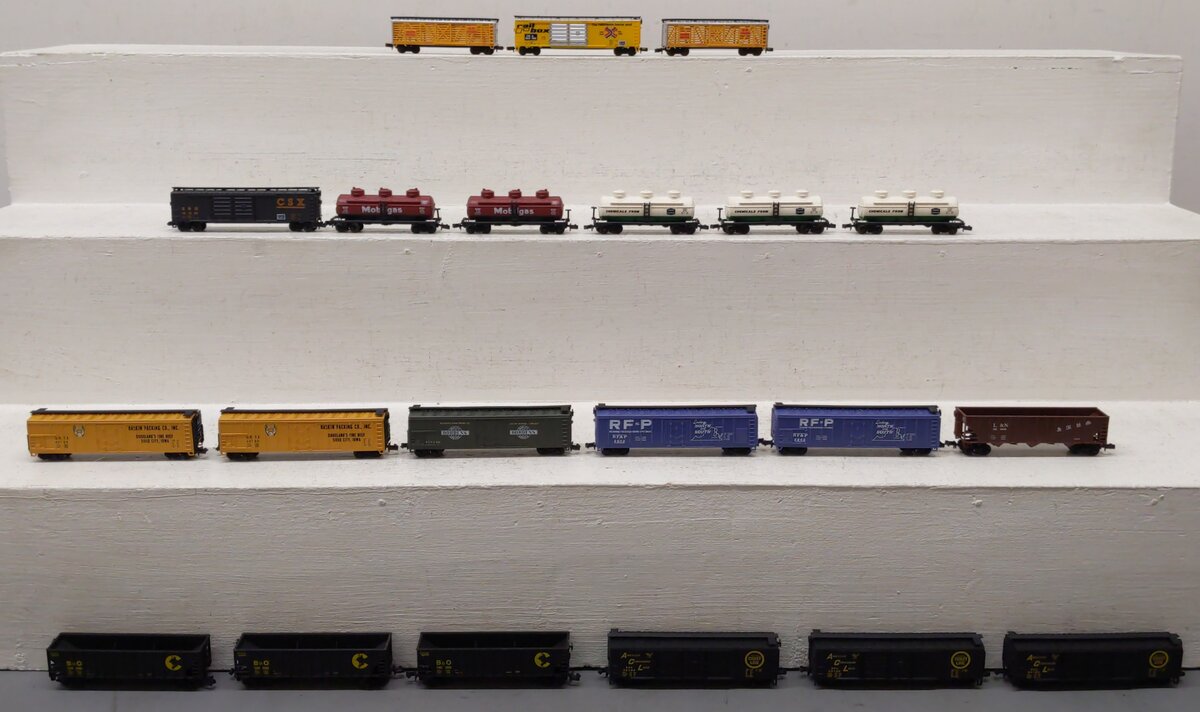 Life Like Assorted N Scale Freight Cars [21] EX/Box