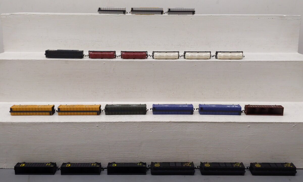 Life Like Assorted N Scale Freight Cars [21] EX/Box