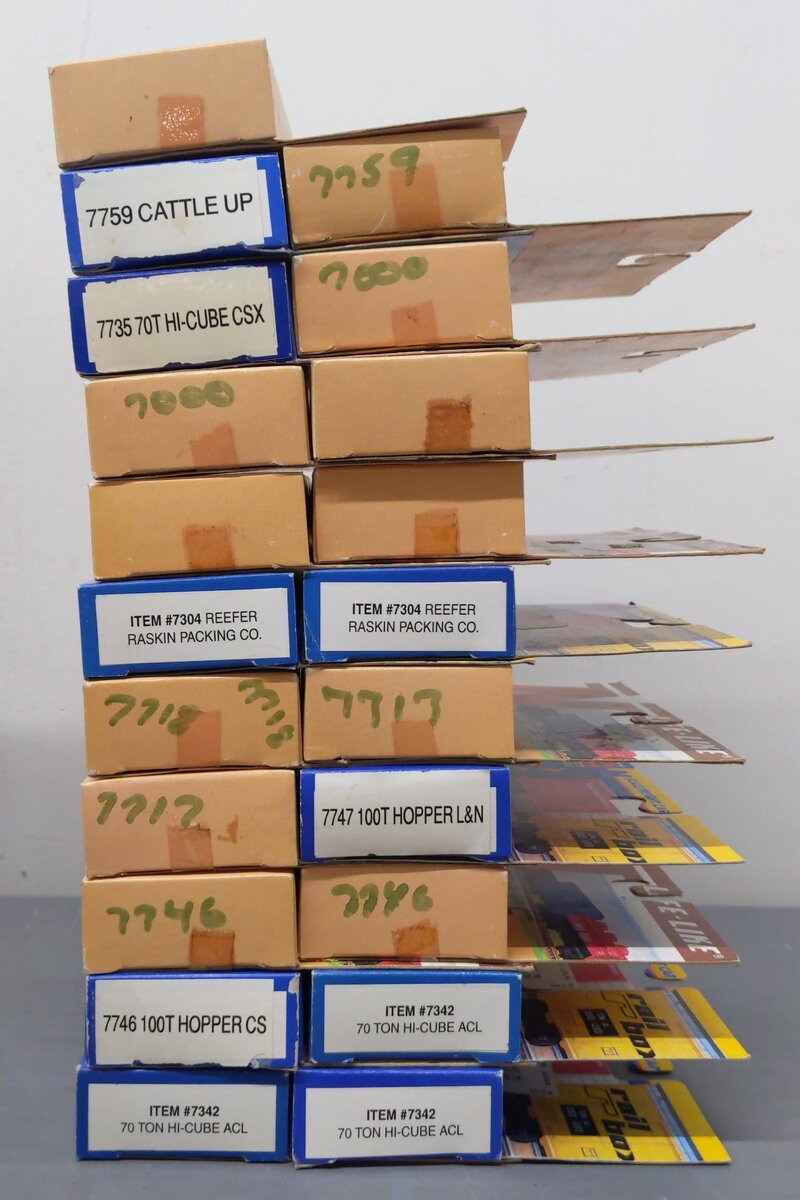 Life Like Assorted N Scale Freight Cars [21] EX/Box